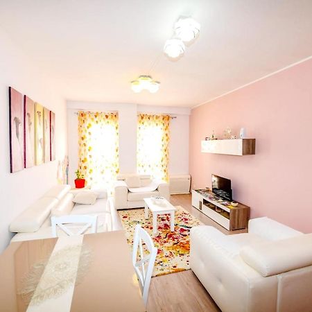 Happy Stories' Apartment In City Centre Shkodër Exterior foto